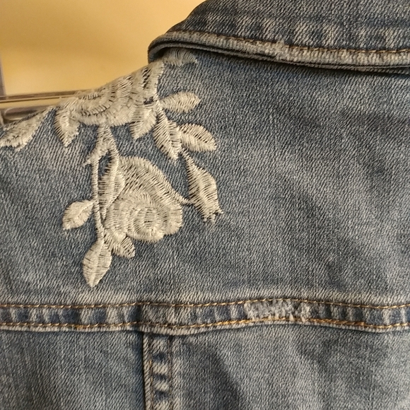 Distressed Jean Vest - Picture 11 of 11
